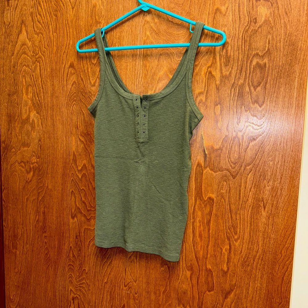 Set of 2 tank tops.
